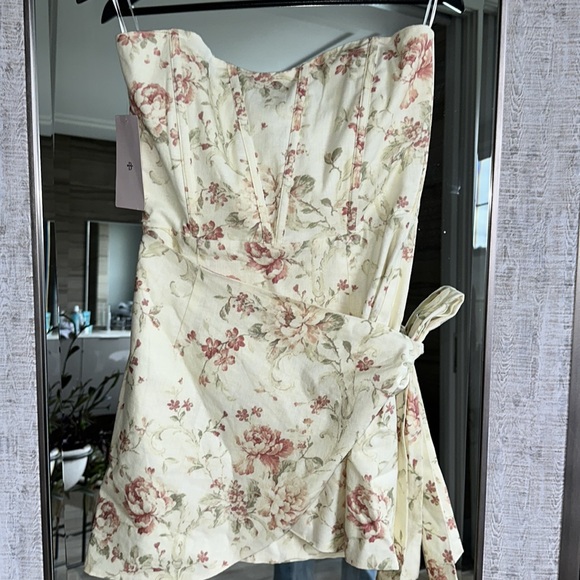 Gorgeous Victorian classy corset style mini - Picture 10 of 12